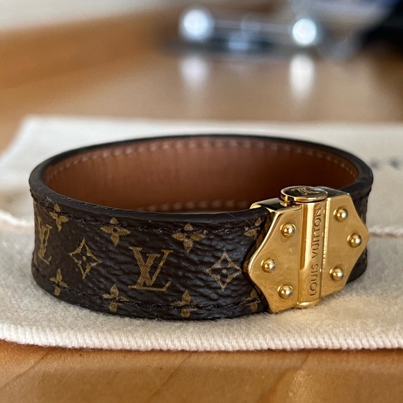 Louis Vuitton - Picture 7 of 11